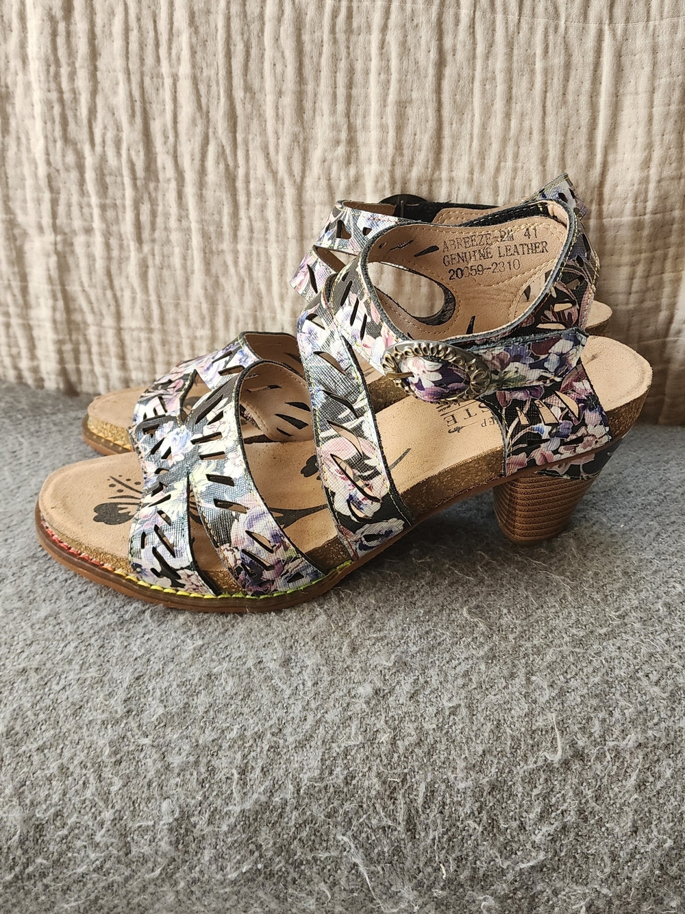 L'Artiste Floral Cutout Leather Heeled Sandals - Multicolor